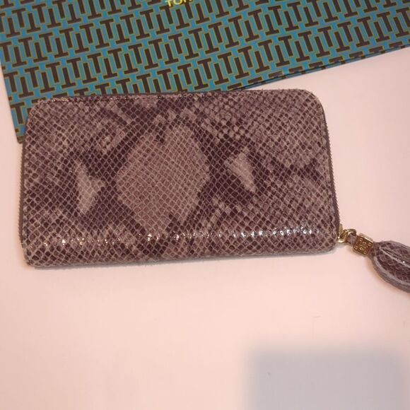 New Tory Burch Thea Snake Continental ZIP Wallet - Picture 4 of 6